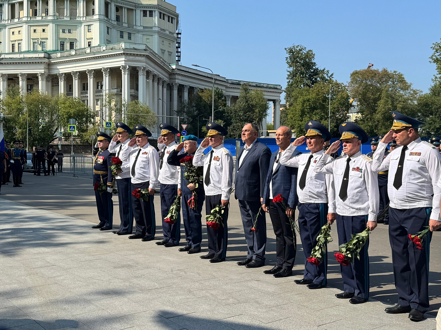 День ВДВ: возложение цветов к памятнику воинам-десантникам