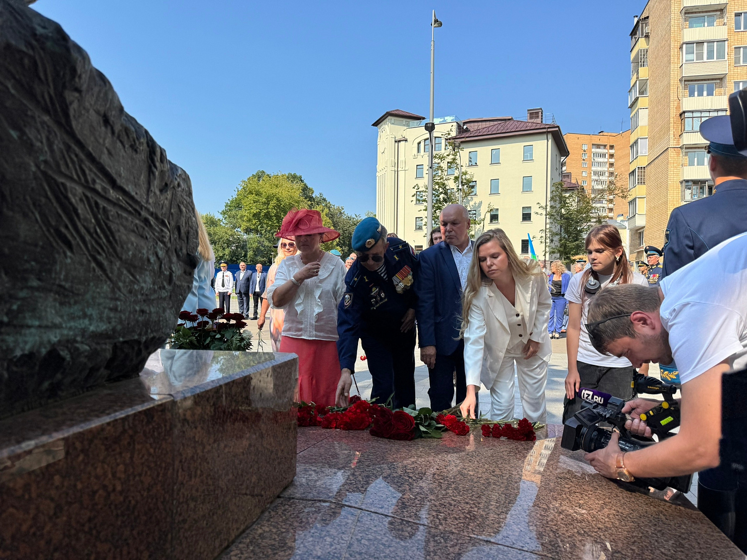 День ВДВ: возложение цветов к памятнику воинам-десантникам