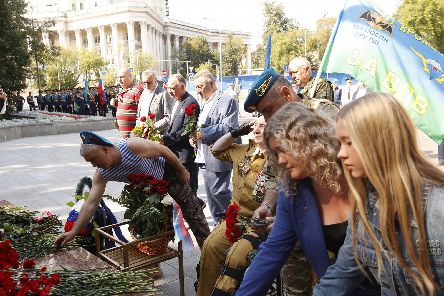 День ВДВ: возложение цветов к памятнику воинам-десантникам
