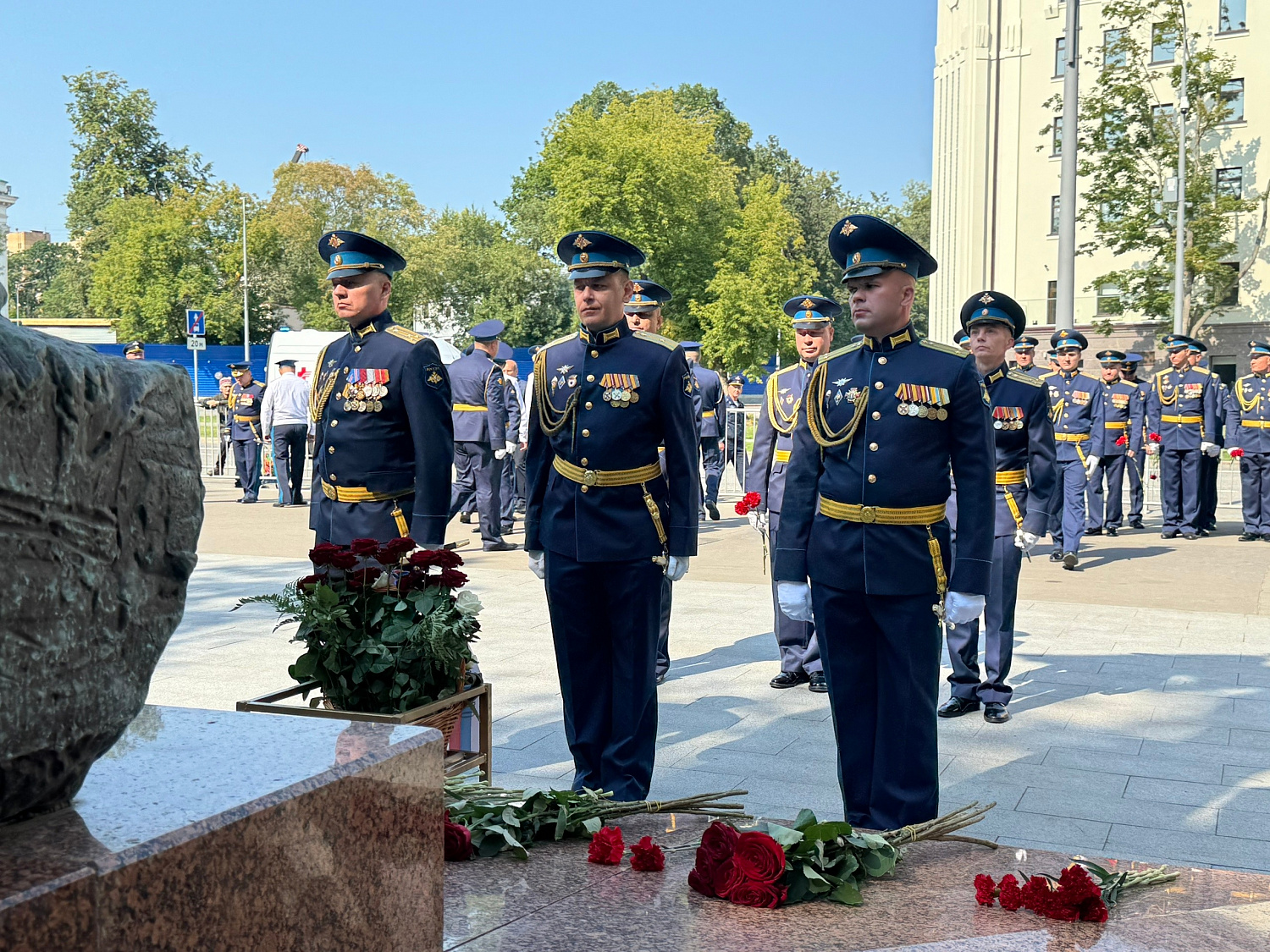 День ВДВ: возложение цветов к памятнику воинам-десантникам